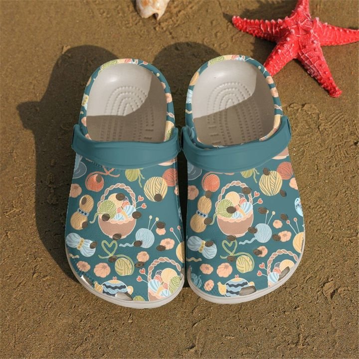 Knitting Seamless Pattern Crocs Clog Shoes