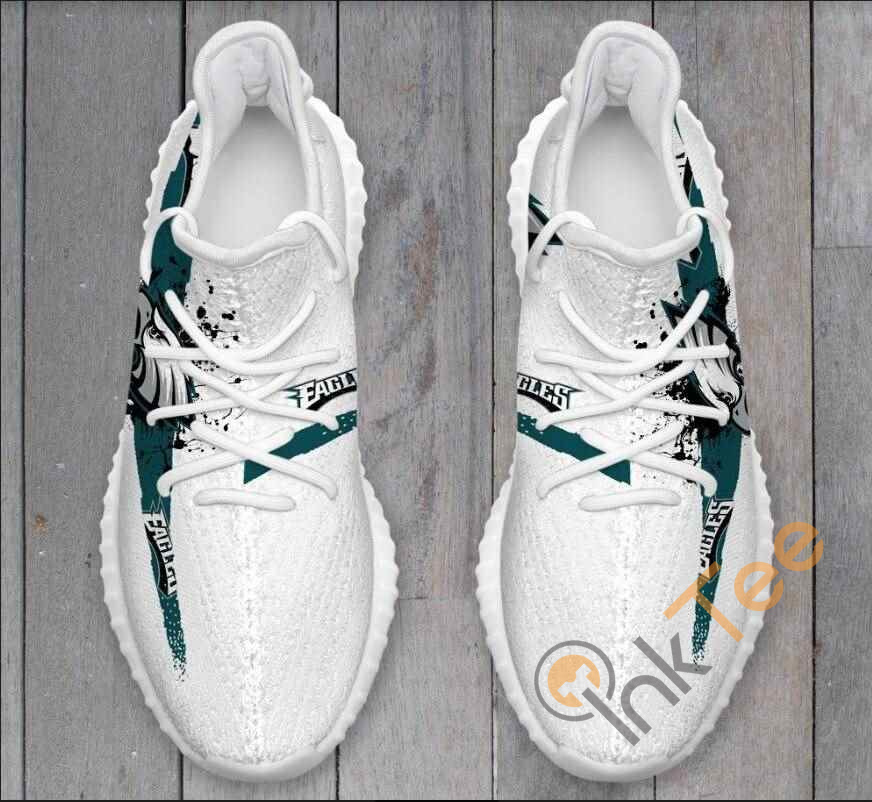 Philadenphia Eagles Men Running Yeezy Boost
